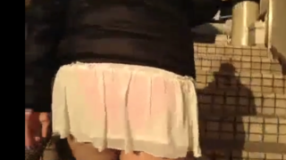 【街歩き】ミニスカのお姉さんを凝視すると・・・赤い色が透けている♡