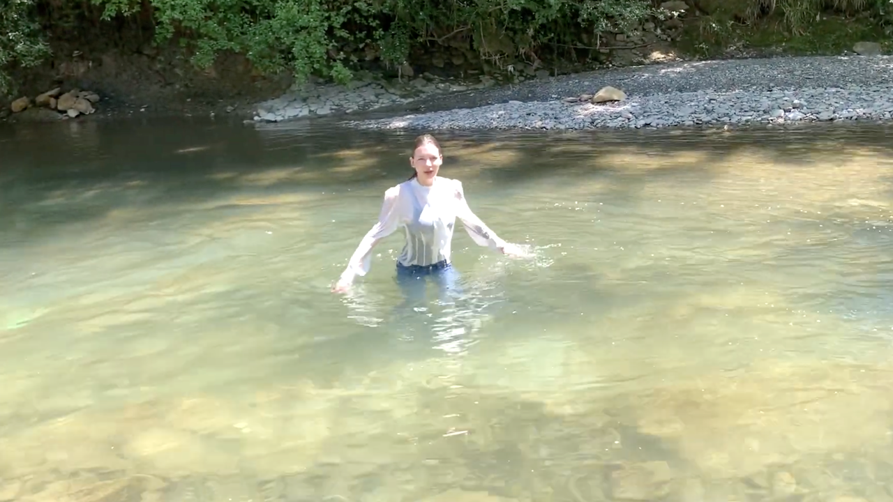 【3本紹介】川遊びって心癒される♡水に濡れたいい女を眺めるだけの動画ですw【濡れ透け】