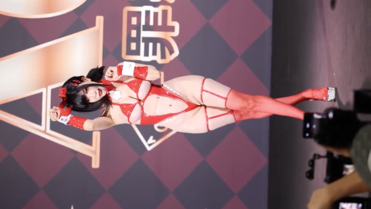 【可愛い】過激コスプレ撮影で見えてはいけないものが必然的に見えちゃうｗ