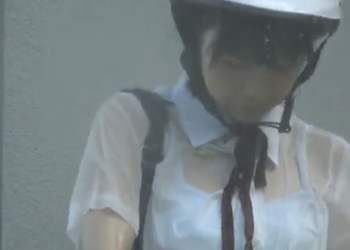 【透けブラ】わー最悪。みられる前に早く帰ろう・・・