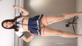 【パンチラ】ミニミニ制服のダンシングお姉さまがミニすぎる為、丸出しでダンスしちゃってますw