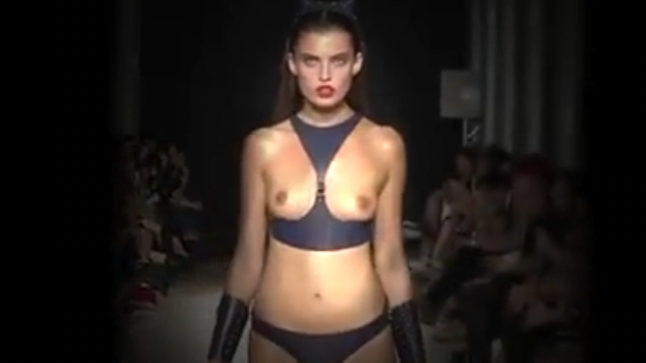 【ファッション】なんだか怪しげなショーですが・・・実に素晴らしい♡大胆すぎる衣装に感動w