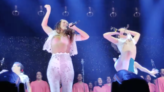 【同じシチュ3本】ノリノリの彼女が豪快におっぱいポロんしてファンサービス♡大歓喜w【ライブ】