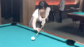【ポロリ】これは巧妙な罠！？胸元が開いた状態で真剣ビリヤード♡思わず見ちゃって集中できないw