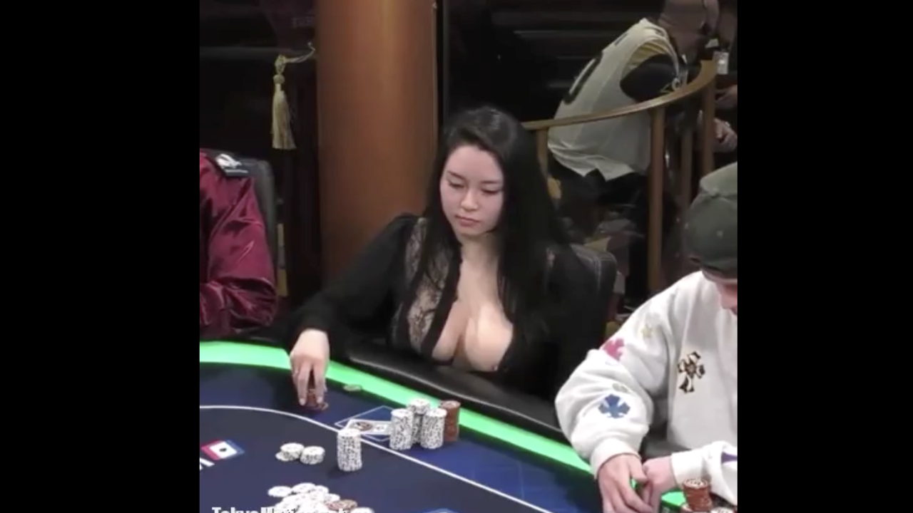 【ハプニング】カジノで試合中にまさかのポロリ♡陽動ありの高度な頭脳戦へ！？w