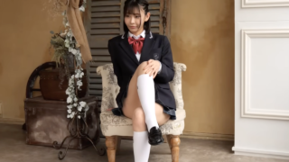 【小日向結衣】無邪気でかわいらしい顔とセクシーな雰囲気を兼ね備える娘が見せる制服姿が美しくエロい♡