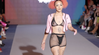 【ファッション】多種様々なモデルさんが登場♡中でもノリノリで〇〇しちゃうお姉さんが熱いw