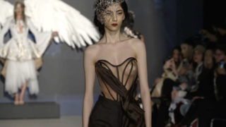 【ファッション】海外で行われた美人モデル揃いのショー♡エロすぎるニップレスに歓喜w