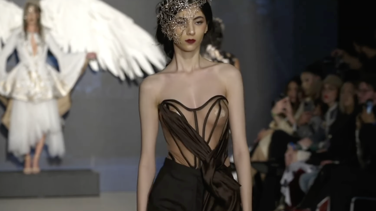 【ファッション】海外で行われた美人モデル揃いのショー♡エロすぎるニップレスに歓喜w