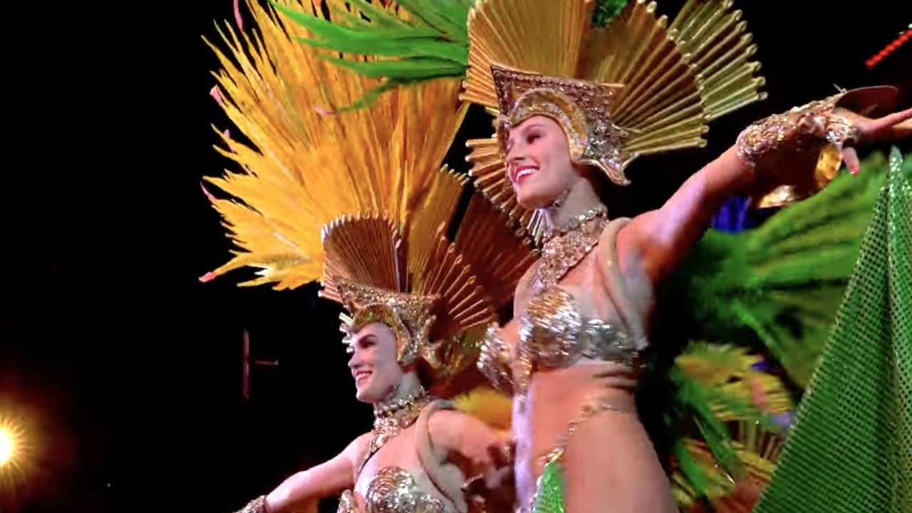 【サンバ】セクシーダンサーが夜のステージで舞う♡所々にハプニングがあって驚きw