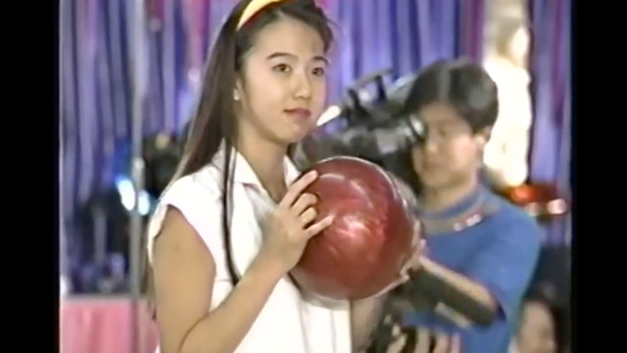 【懐かし】地上波でセクシーボーリング対決♡当然カメラはローアングルで映しちゃうw