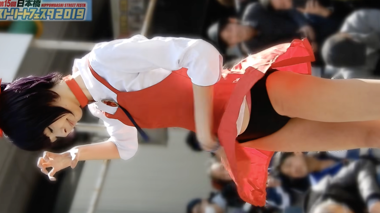【イベント】風のいたずらで衣装がふわり♡コスプレ美女のドキッとする一瞬を厳選w