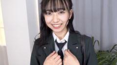 【入間ゆい】控えめな仕草と制服姿にグッと来きちゃう♡笑顔でちょい見せw