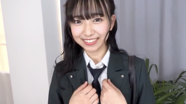 【入間ゆい】控えめな仕草と制服姿にグッと来きちゃう♡笑顔でちょい見せw