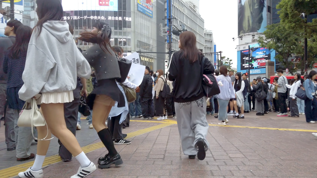 【街歩き】昼と夜の街を歩く女性たちを自然な距離感でじっくり紹介♡【複数紹介】