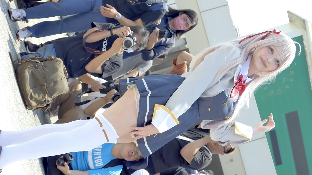 【コスプレ】チラッと見えるセクシーな瞬間♡白銀髪セーラーから金髪メイド姿まで一気にチェック♡